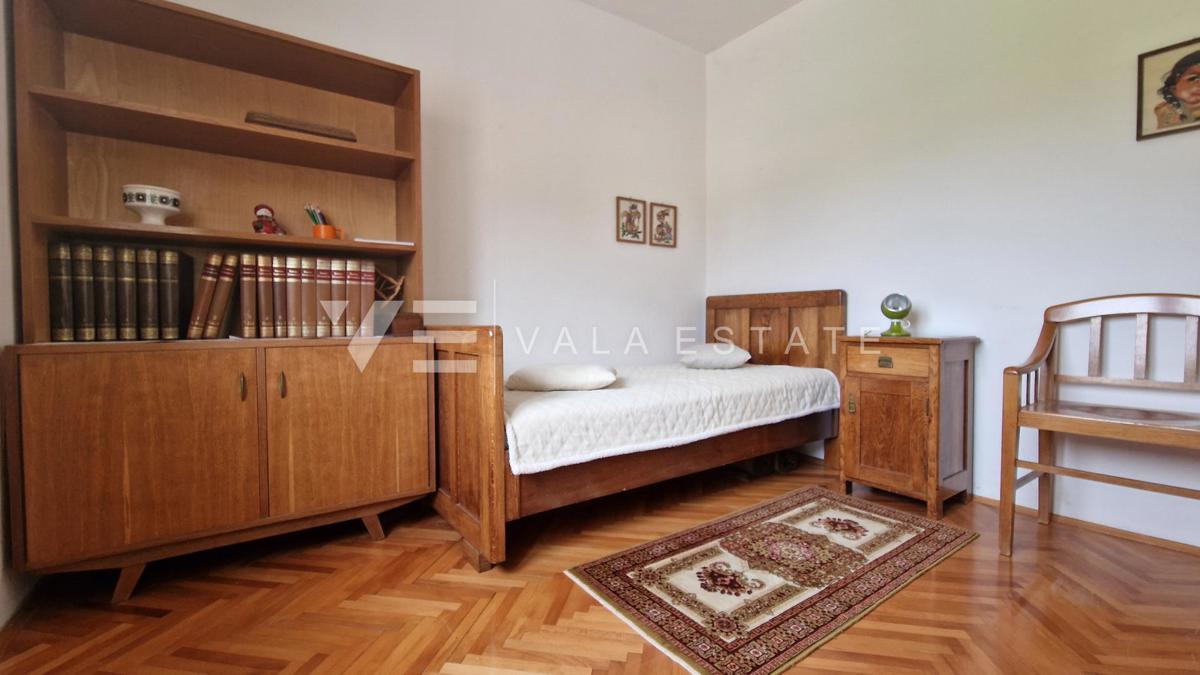 CASA INDIPENDENTE CON DUE UNITA' RESIDENZIALI SEPARATE E AMPIO GIARDINO