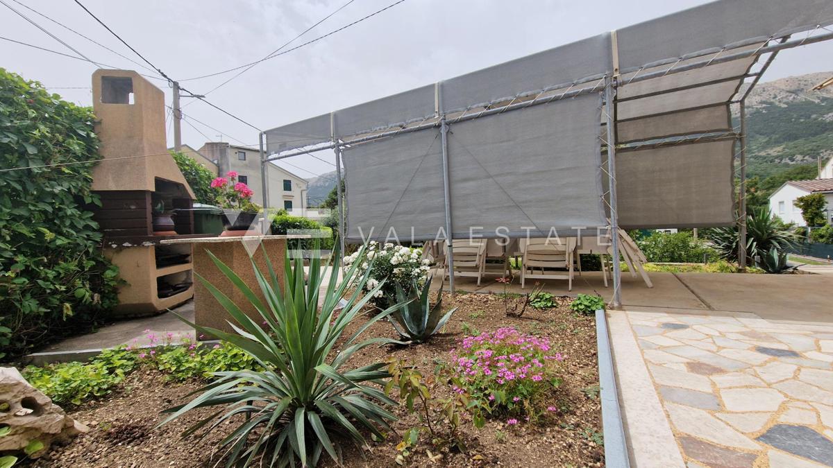 CASA INDIPENDENTE CON DUE UNITA' RESIDENZIALI SEPARATE E AMPIO GIARDINO