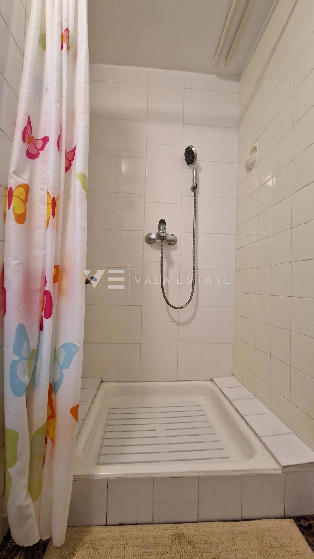 CASA INDIPENDENTE CON DUE UNITA' RESIDENZIALI SEPARATE E AMPIO GIARDINO