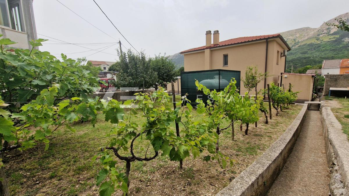 CASA INDIPENDENTE CON DUE UNITA' RESIDENZIALI SEPARATE E AMPIO GIARDINO