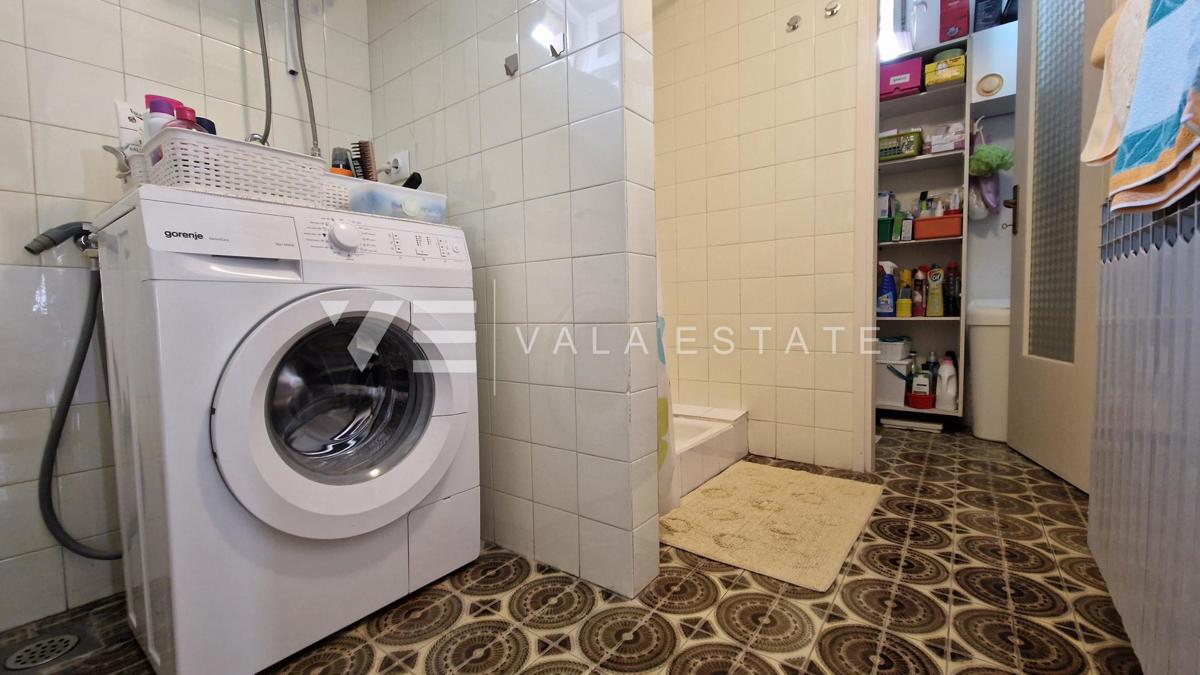 CASA INDIPENDENTE CON DUE UNITA' RESIDENZIALI SEPARATE E AMPIO GIARDINO