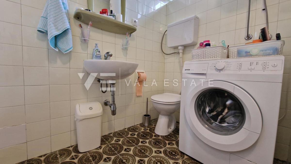 CASA INDIPENDENTE CON DUE UNITA' RESIDENZIALI SEPARATE E AMPIO GIARDINO