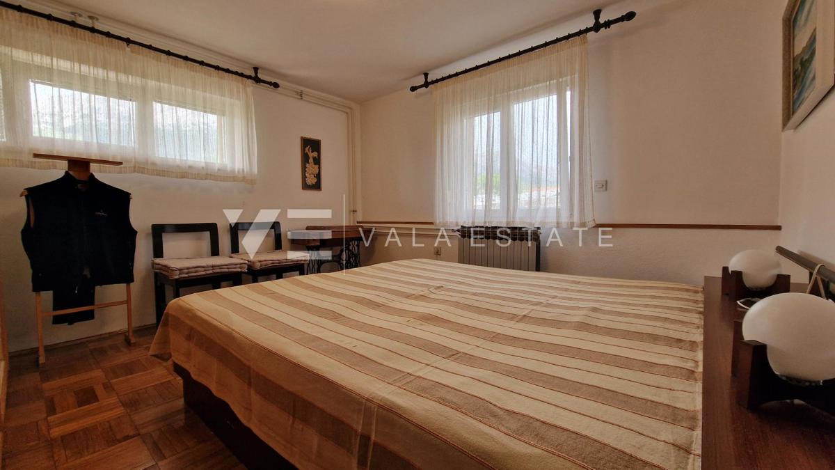 CASA INDIPENDENTE CON DUE UNITA' RESIDENZIALI SEPARATE E AMPIO GIARDINO