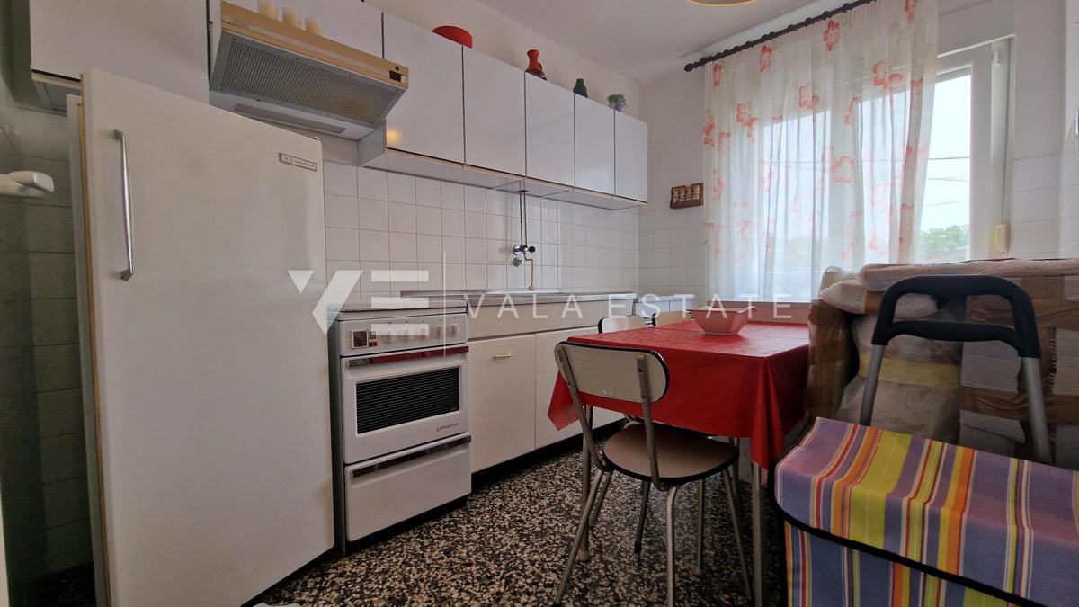 CASA INDIPENDENTE CON DUE UNITA' RESIDENZIALI SEPARATE E AMPIO GIARDINO