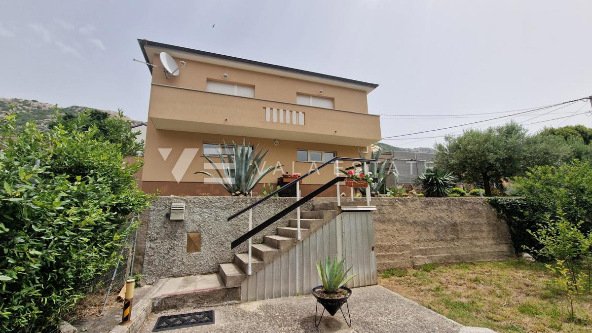CASA INDIPENDENTE CON DUE UNITA' RESIDENZIALI SEPARATE E AMPIO GIARDINO