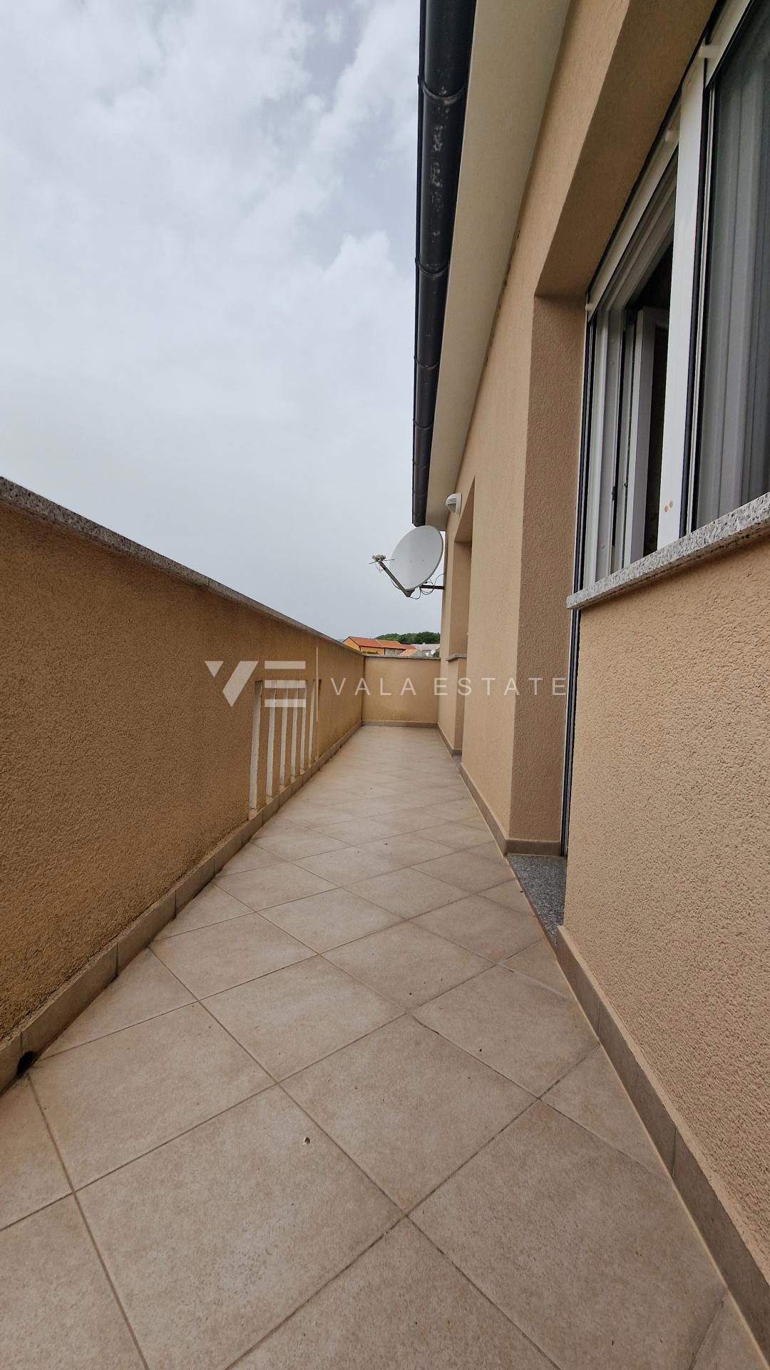 CASA INDIPENDENTE CON DUE UNITA' RESIDENZIALI SEPARATE E AMPIO GIARDINO