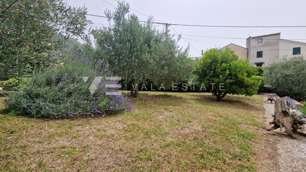 CASA INDIPENDENTE CON DUE UNITA' RESIDENZIALI SEPARATE E AMPIO GIARDINO