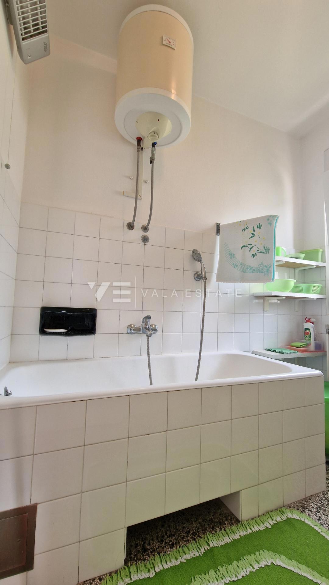 CASA INDIPENDENTE CON DUE UNITA' RESIDENZIALI SEPARATE E AMPIO GIARDINO