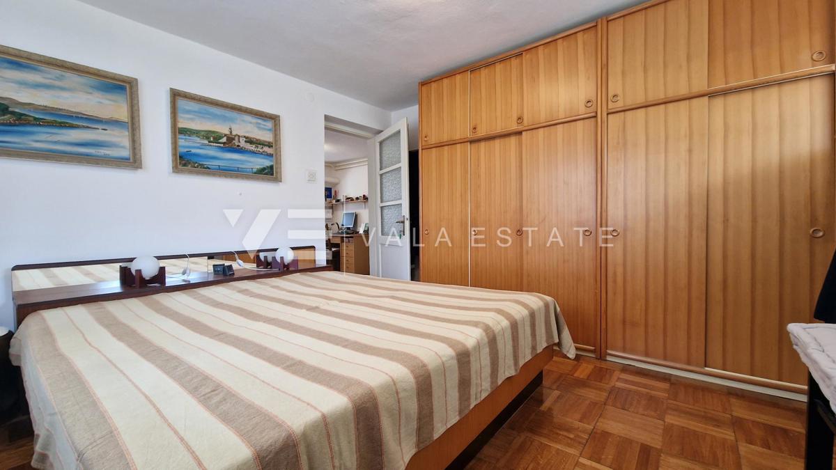 CASA INDIPENDENTE CON DUE UNITA' RESIDENZIALI SEPARATE E AMPIO GIARDINO