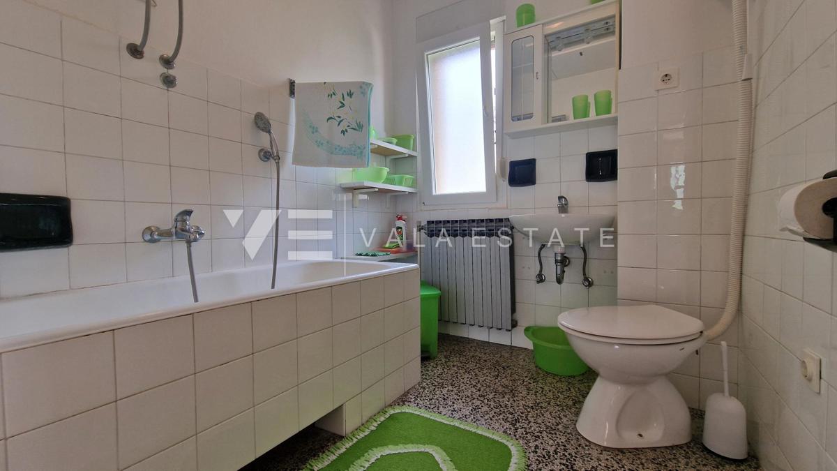 CASA INDIPENDENTE CON DUE UNITA' RESIDENZIALI SEPARATE E AMPIO GIARDINO