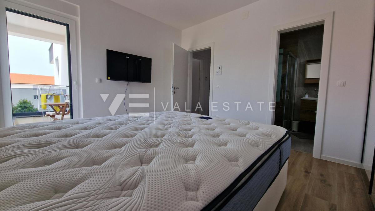 NUOVA CASA BIFAMILIARE CON PISCINA VICINO AL MARE