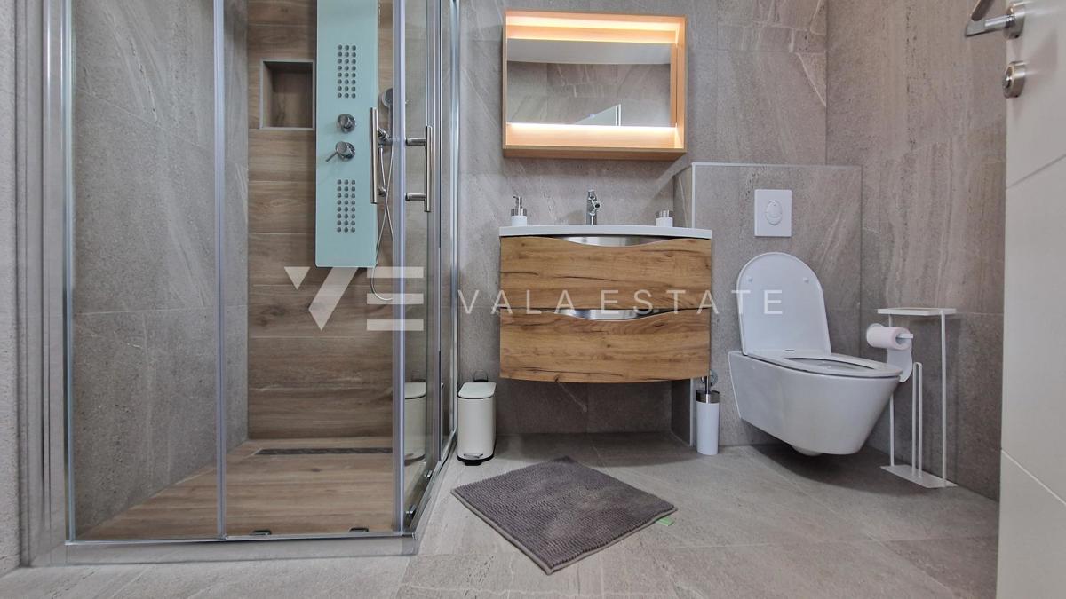 NUOVA CASA BIFAMILIARE CON PISCINA VICINO AL MARE