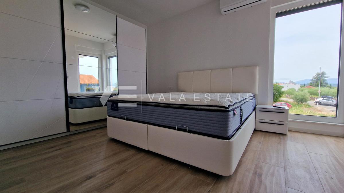 NUOVA CASA BIFAMILIARE CON PISCINA VICINO AL MARE