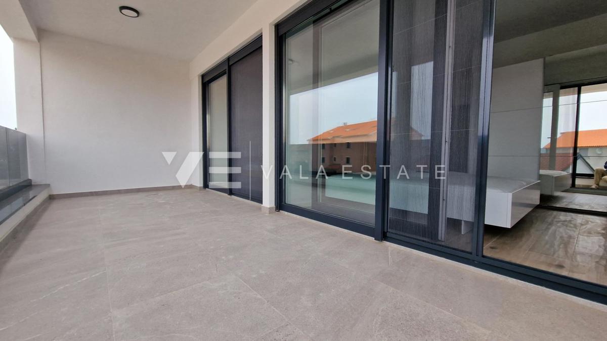 NUOVA CASA BIFAMILIARE CON PISCINA VICINO AL MARE
