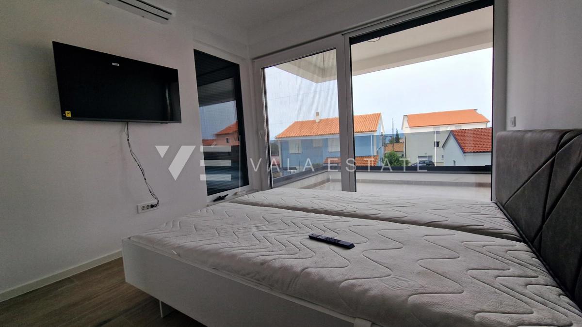 NUOVA CASA BIFAMILIARE CON PISCINA VICINO AL MARE