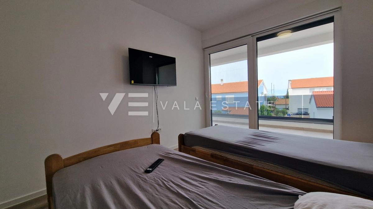 NUOVA CASA BIFAMILIARE CON PISCINA VICINO AL MARE
