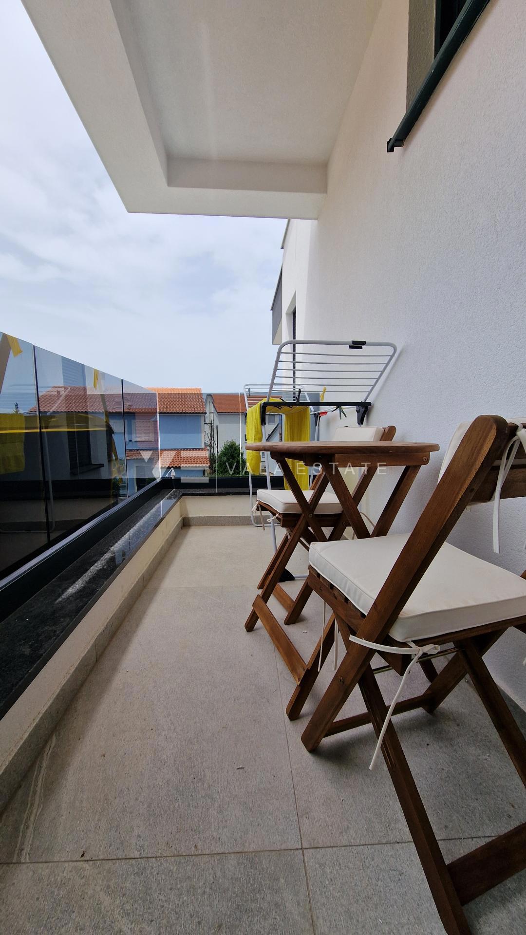 NUOVA CASA BIFAMILIARE CON PISCINA VICINO AL MARE
