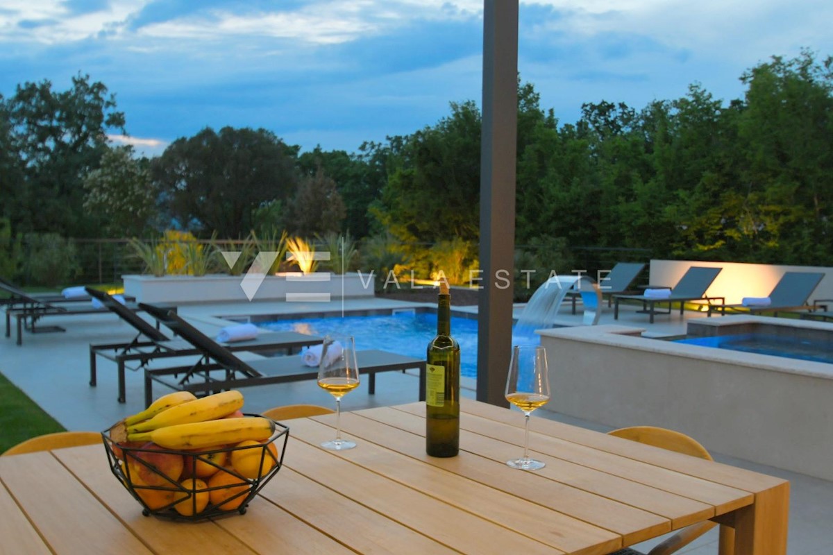 VILLA DI LUSSO CON PISCINA E VISTA MARE PANORAMICA