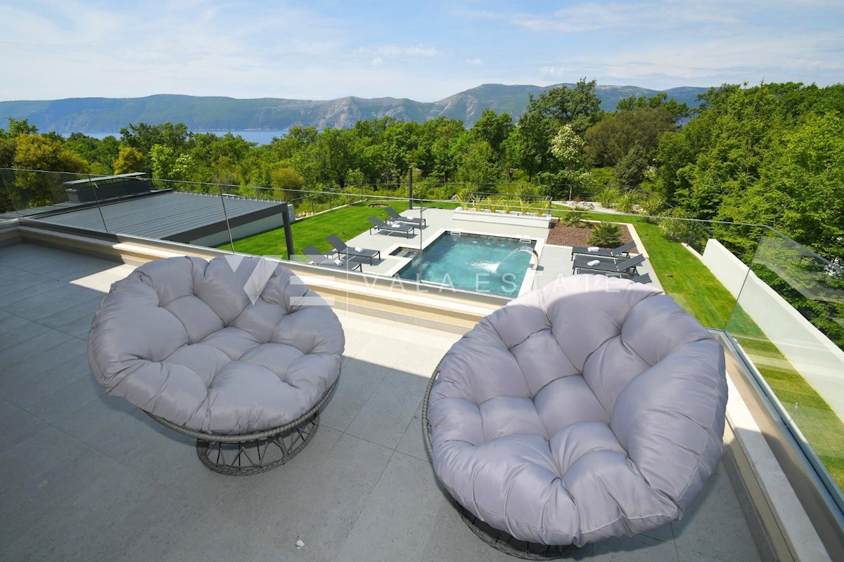 VILLA DI LUSSO CON PISCINA E VISTA MARE PANORAMICA