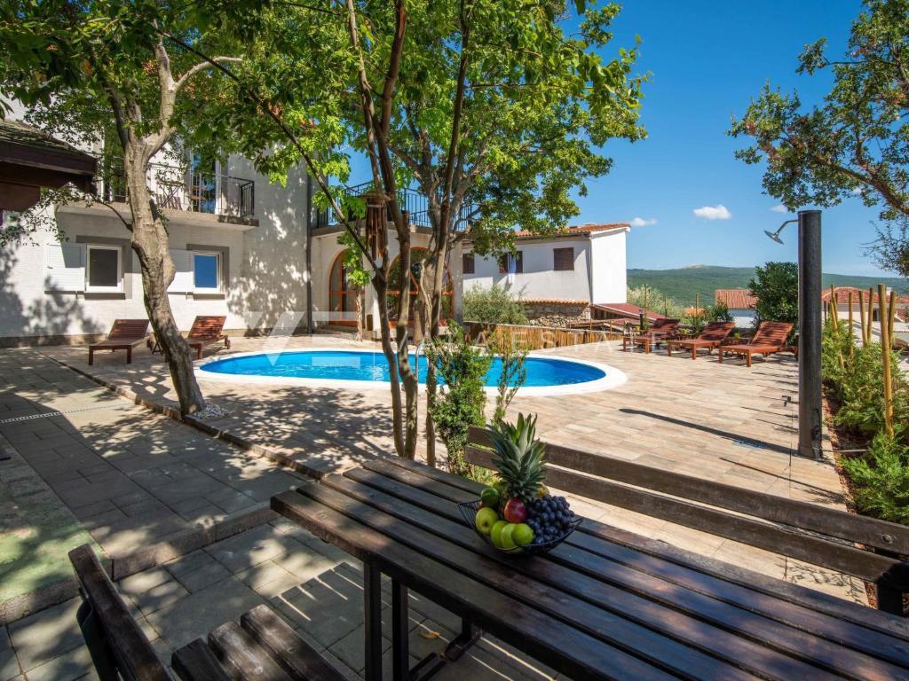 CASA INDIPENDENTE CON PISCINA IN POSIZIONE TRANQUILLA