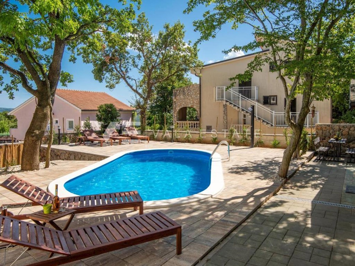 CASA INDIPENDENTE CON PISCINA IN POSIZIONE TRANQUILLA