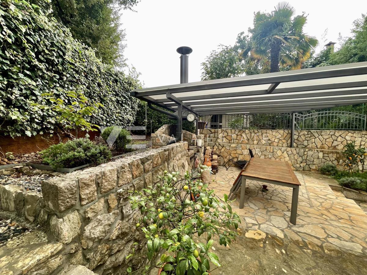 APPARTAMENTO AL PIANO TERRA VICINO ALLA SPIAGGIA CON GIARDINO PRIVATO