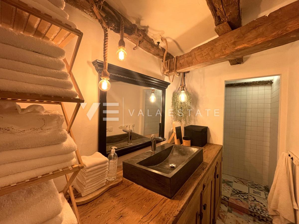 CASA IN PIETRA RISTRUTTURATA NEL CENTRO STORICO