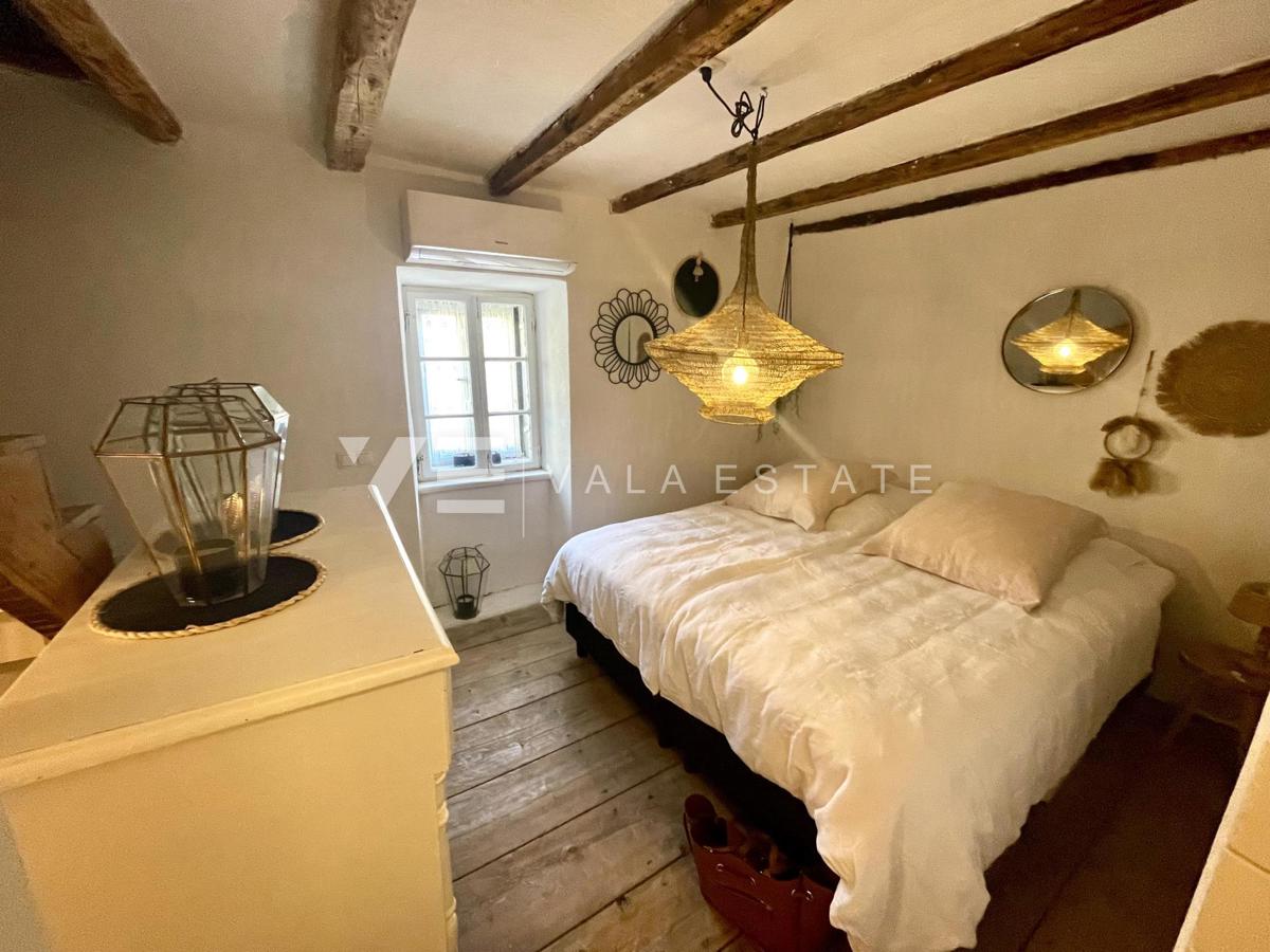 CASA IN PIETRA RISTRUTTURATA NEL CENTRO STORICO