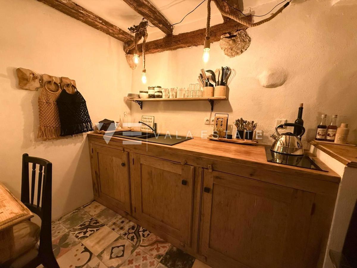 CASA IN PIETRA RISTRUTTURATA NEL CENTRO STORICO