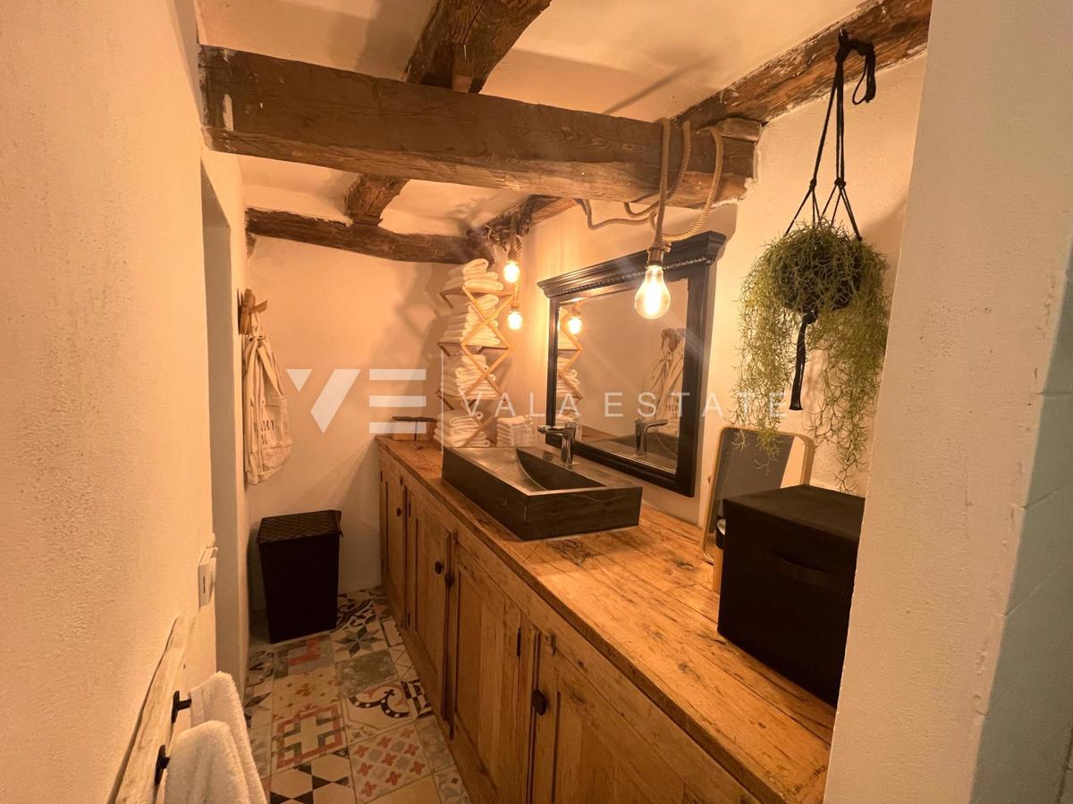 CASA IN PIETRA RISTRUTTURATA NEL CENTRO STORICO