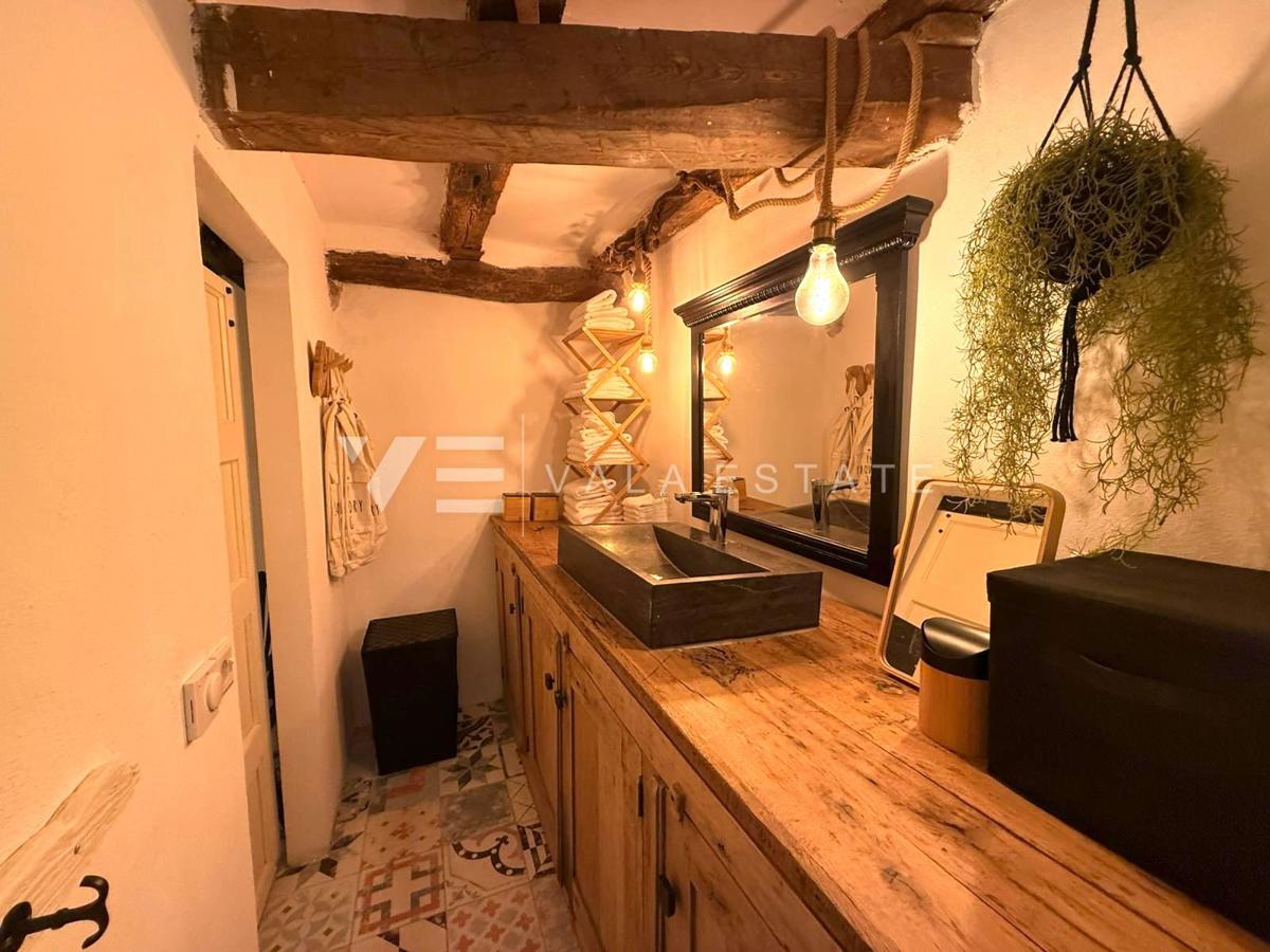 CASA IN PIETRA RISTRUTTURATA NEL CENTRO STORICO