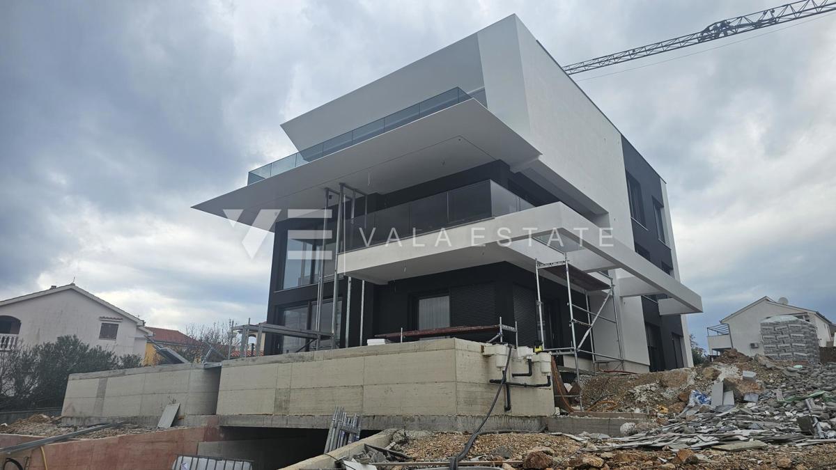 APPARTAMENTO SU DUE PIANI IN NUOVO EDIFICIO CON PISCINA E VISTA MARE