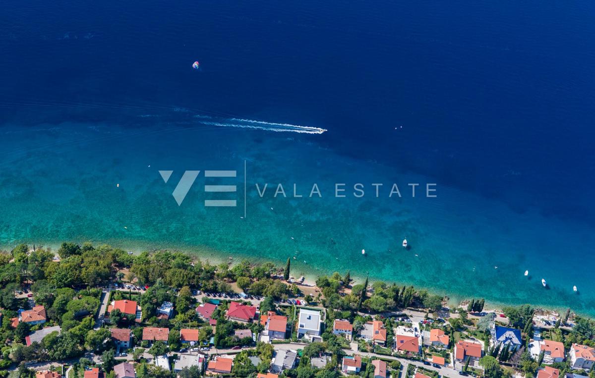 APPARTAMENTO SU DUE PIANI IN NUOVO EDIFICIO CON PISCINA E VISTA MARE