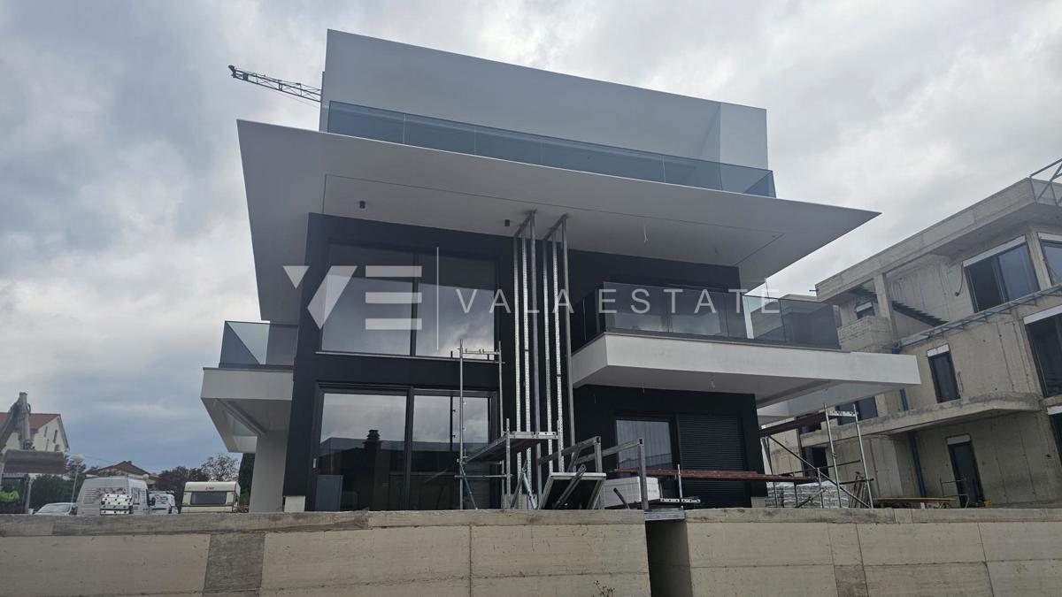 APPARTAMENTO SU DUE PIANI IN NUOVO EDIFICIO CON PISCINA E VISTA MARE