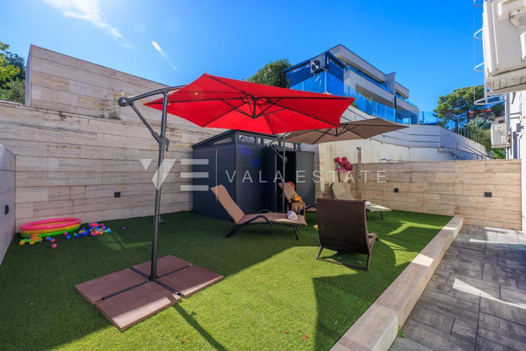 APPARTAMENTO DI LUSSO CON GIARDINO IN POSIZIONE ATTRAENTE