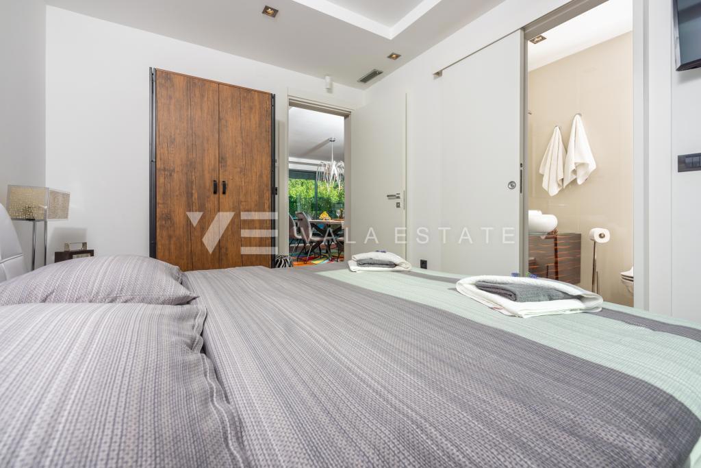 APPARTAMENTO DI LUSSO CON GIARDINO IN POSIZIONE ATTRAENTE