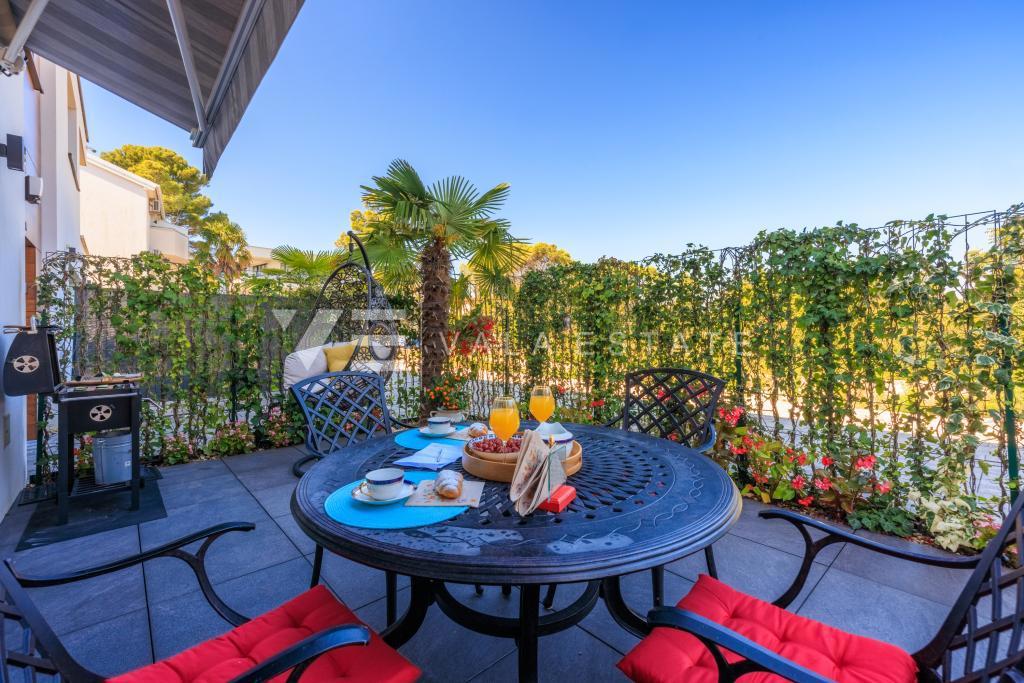 APPARTAMENTO DI LUSSO CON GIARDINO IN POSIZIONE ATTRAENTE