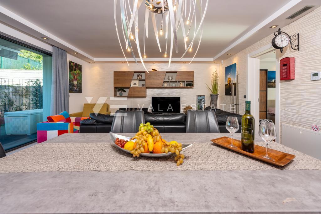 APPARTAMENTO DI LUSSO CON GIARDINO IN POSIZIONE ATTRAENTE