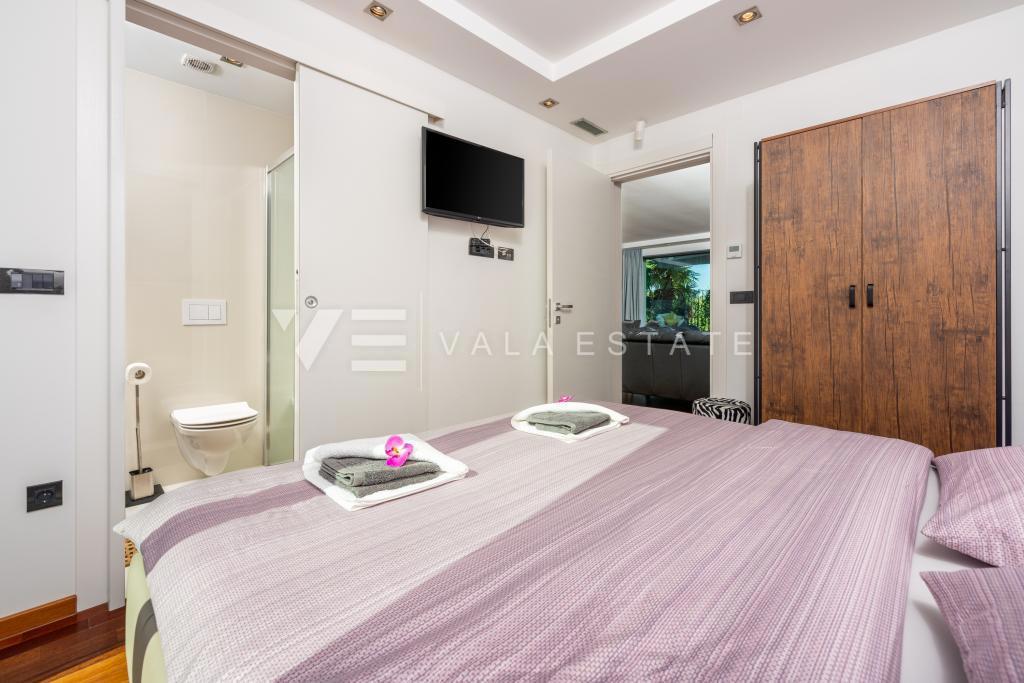 APPARTAMENTO DI LUSSO CON GIARDINO IN POSIZIONE ATTRAENTE