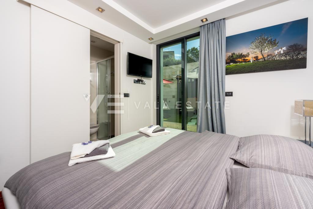 APPARTAMENTO DI LUSSO CON GIARDINO IN POSIZIONE ATTRAENTE