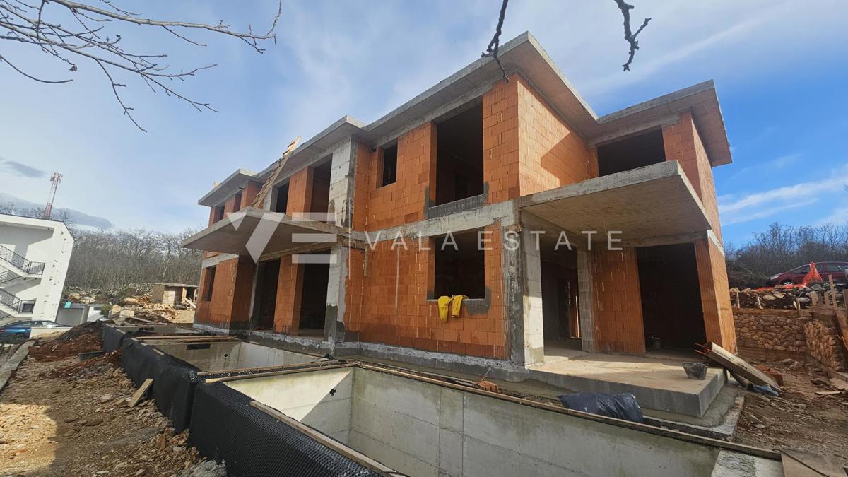 NUOVA CASA A SCHIERA CON PISCINA E GIARDINO