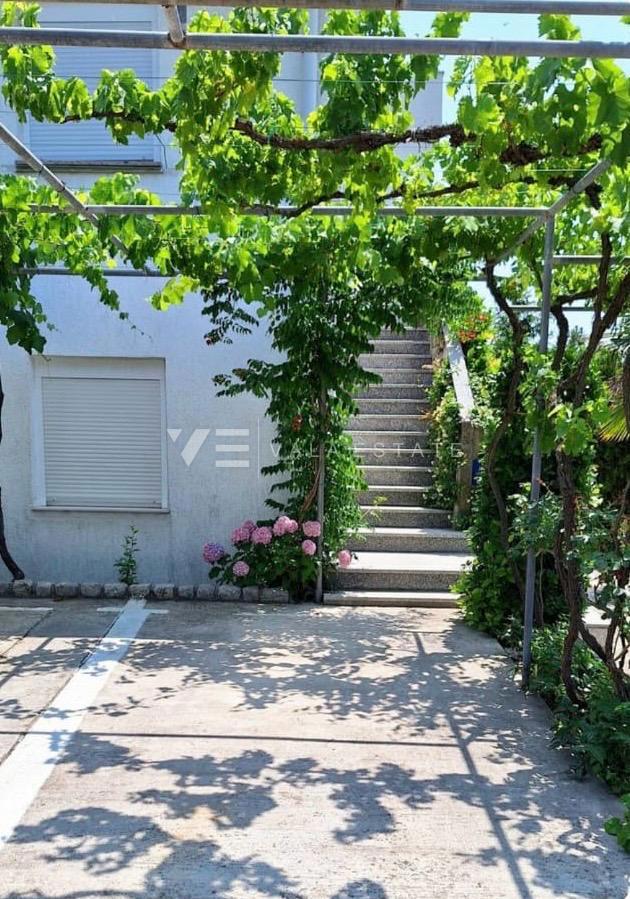 MONOLOCALE CON GIARDINO IN POSIZIONE TRANQUILLA