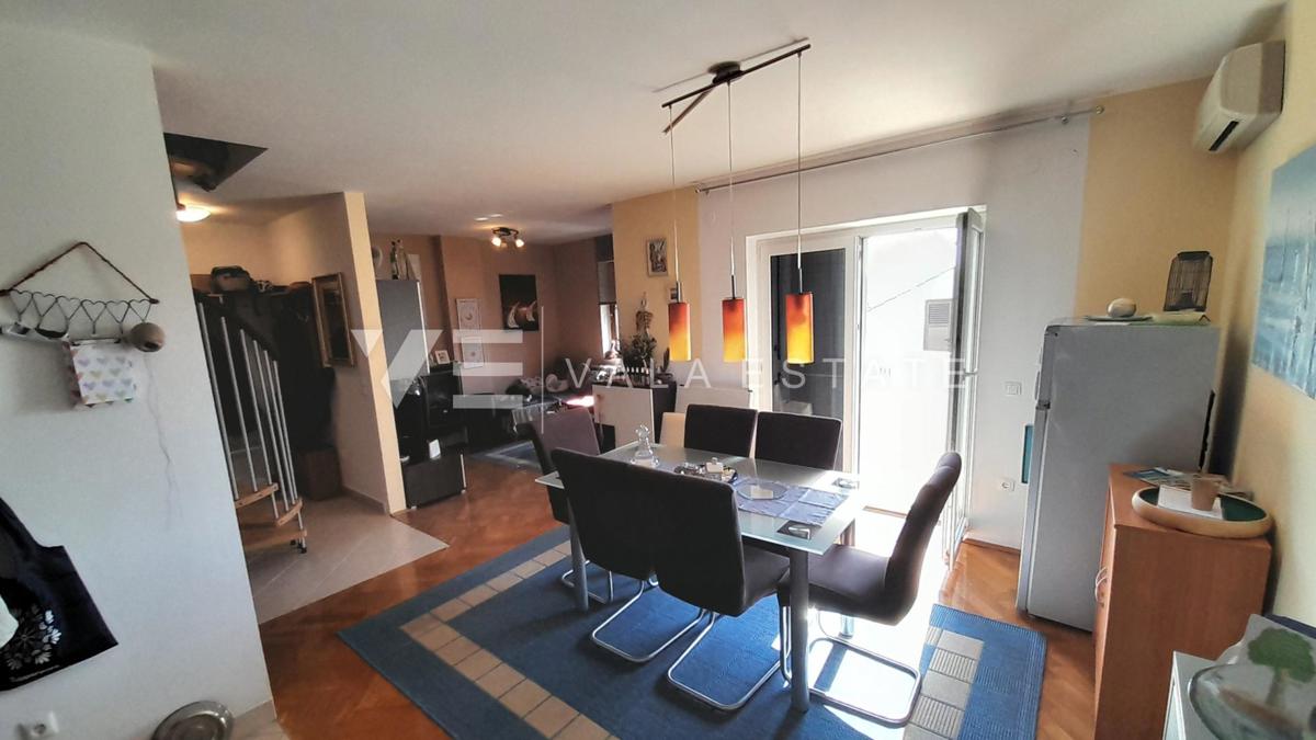 APPARTAMENTO SU DUE PIANI CON VISTA MARE