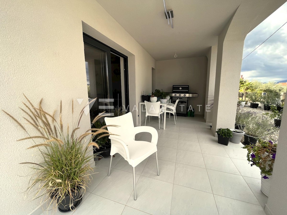 CASA INDIPENDENTE CON PISCINA E VISTA MARE