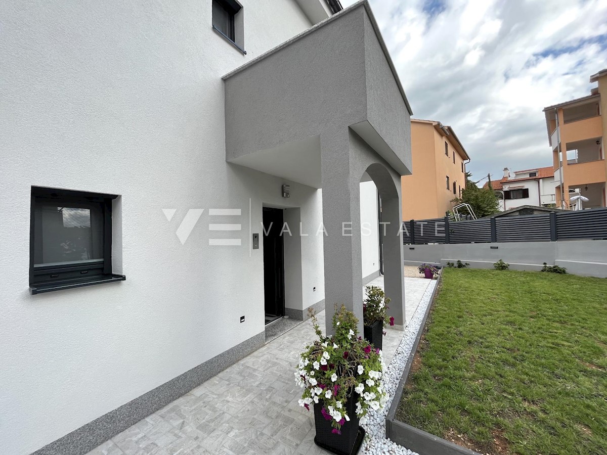 CASA INDIPENDENTE CON PISCINA E VISTA MARE