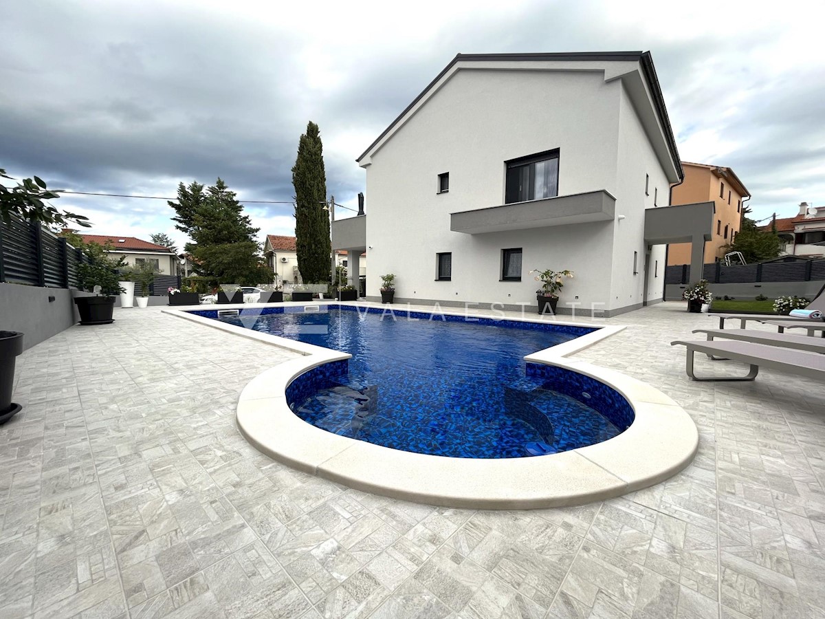 CASA INDIPENDENTE CON PISCINA E VISTA MARE