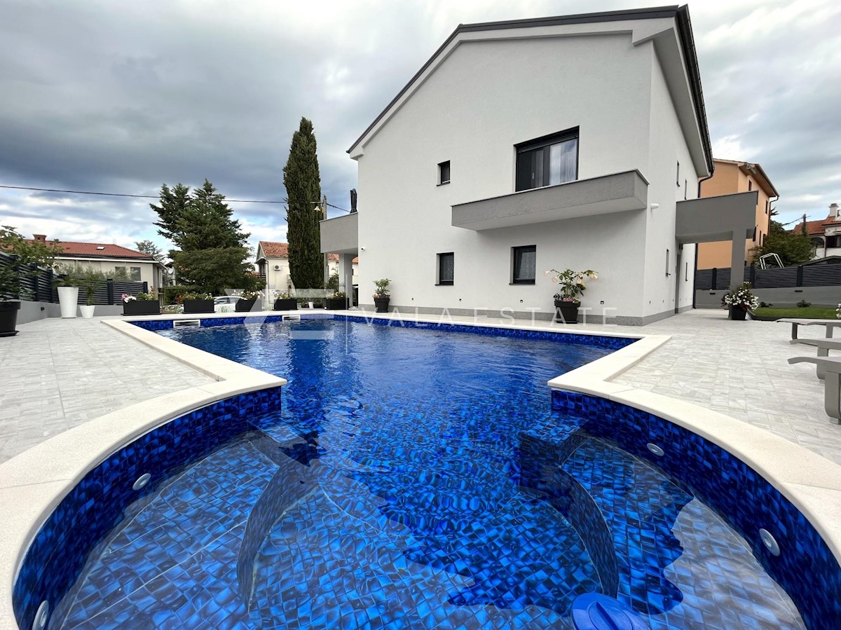 CASA INDIPENDENTE CON PISCINA E VISTA MARE