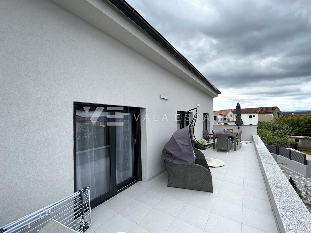 CASA INDIPENDENTE CON PISCINA E VISTA MARE