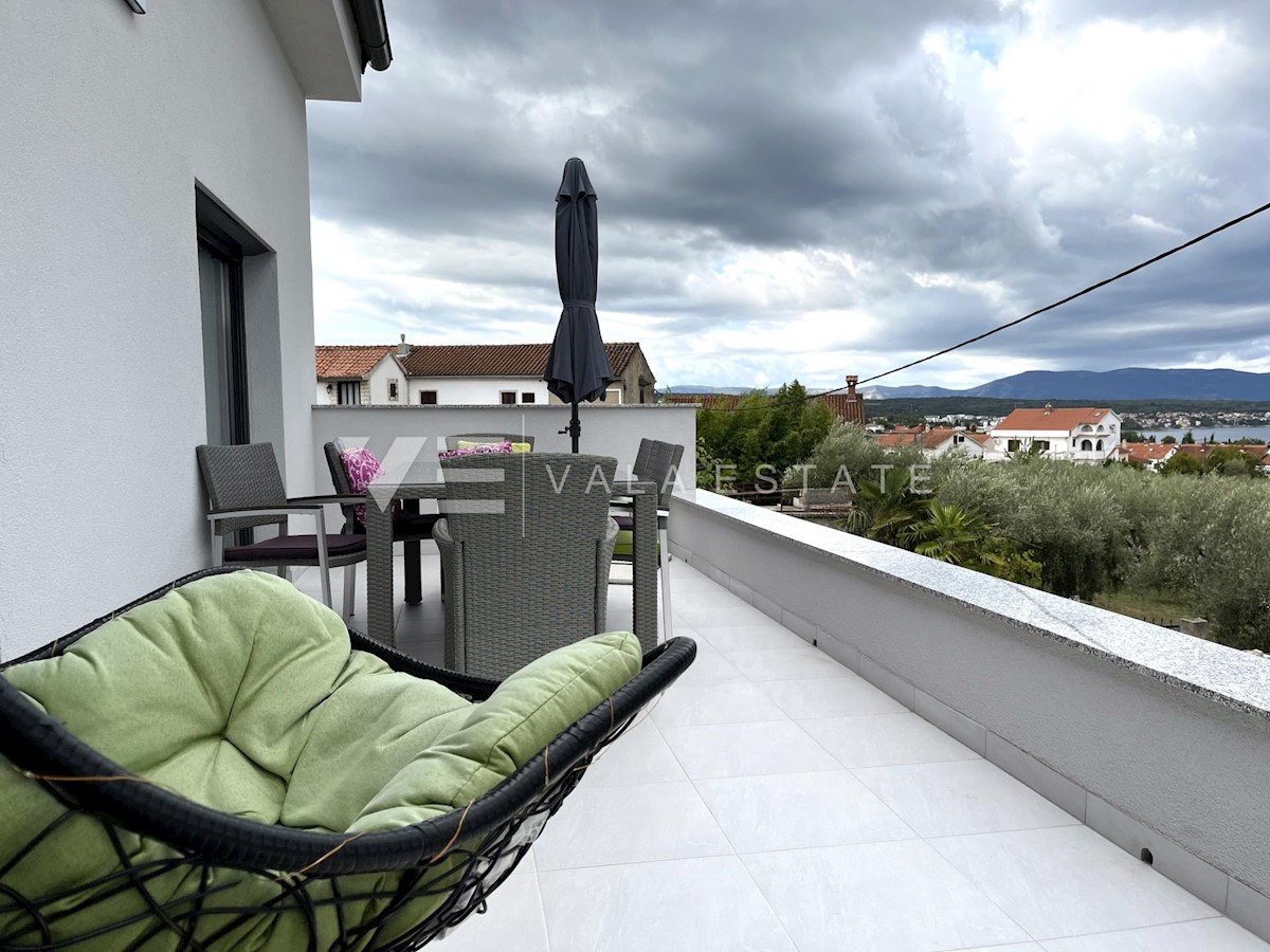 CASA INDIPENDENTE CON PISCINA E VISTA MARE