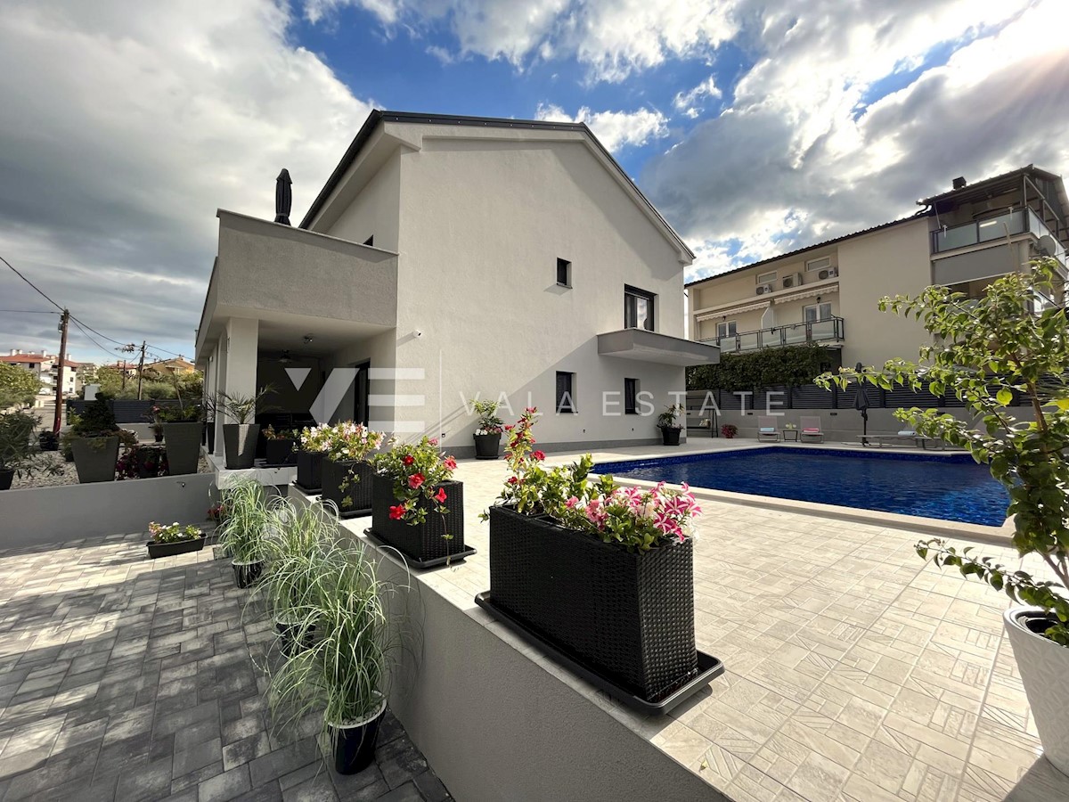 CASA INDIPENDENTE CON PISCINA E VISTA MARE